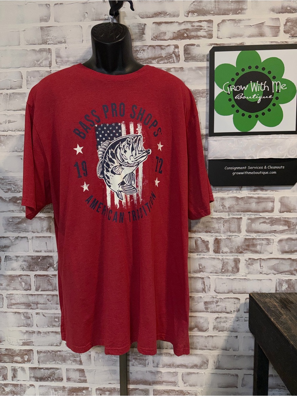 Bass Pro Shops Red Short Sleeve Graphic Tee with Bass & Flag Motif